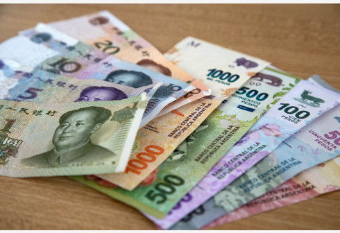 政治局会议定调经济向好，稳就业与外贸组合拳齐发力——一周热点回顾聚焦商品零售贸易